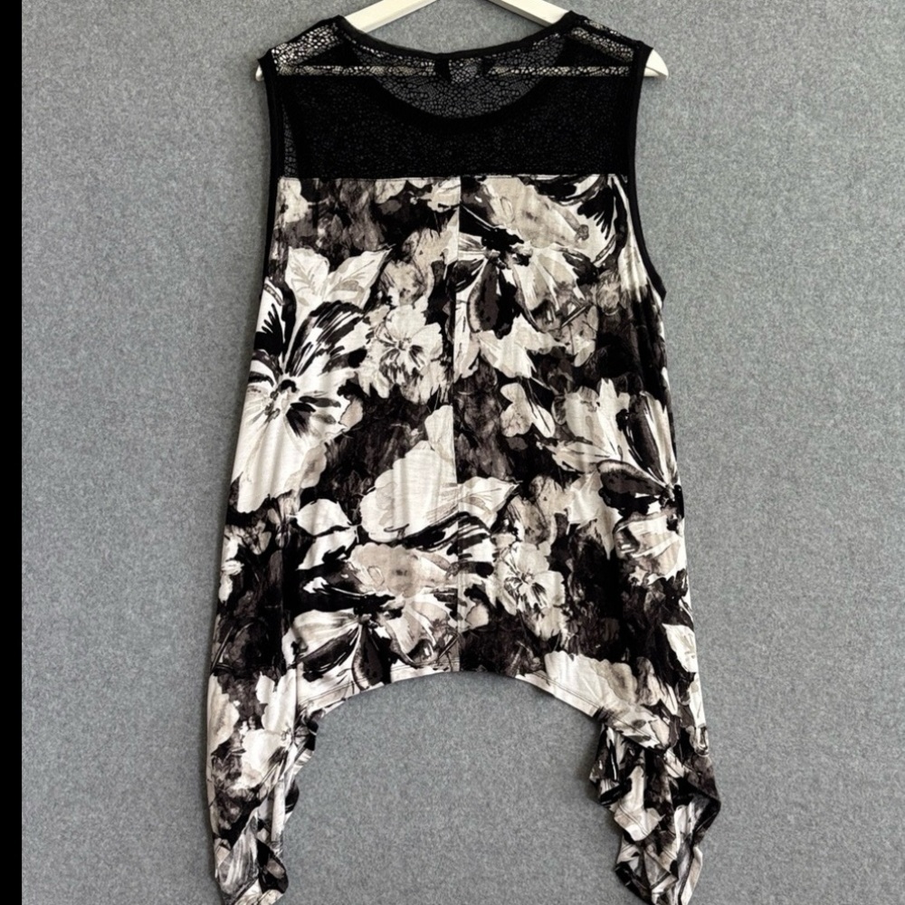 Simply Vera Vera Wang Sleeveless Lace & Floral Asymmetrical Top XL B & W Taupe - Picture 2 of 10